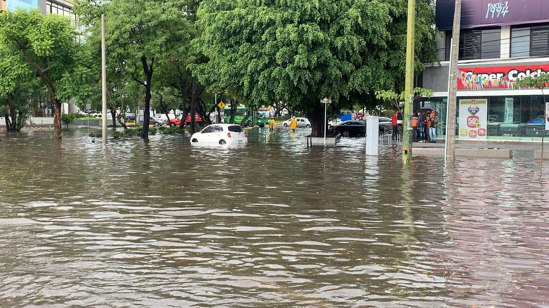 Lluvia intensa provoca inundaciones